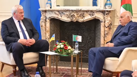 عطاف يجري محادثات مع نظيره الأوكراني في بروكسل