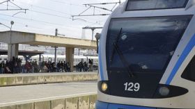 رشق القطارات بالحجارة.. أضرار جسيمة وعواقب قانونية