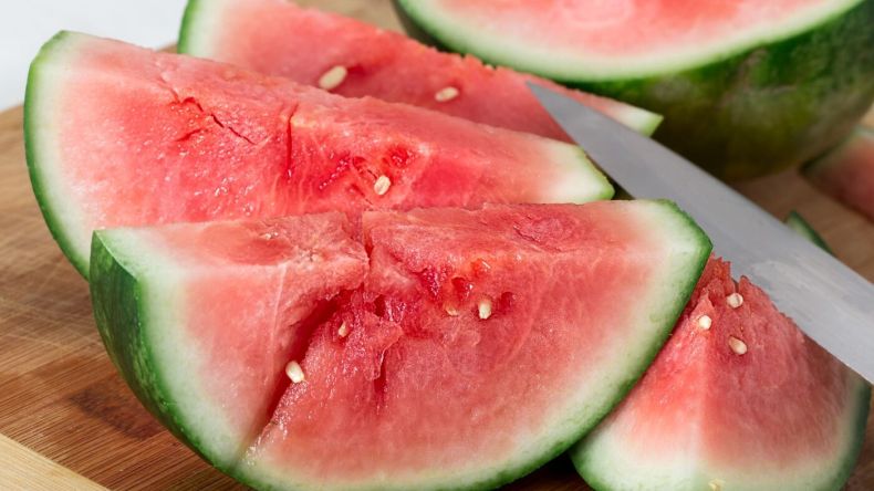 هذا البطيخ يحتوي على مواد مسرطنة.. منظمة “حمايتك” تحذّر