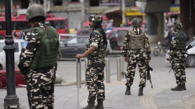 “Escalade supplémentaire”: L’Inde dit que le Pakistan déplace ses troupes vers la frontière