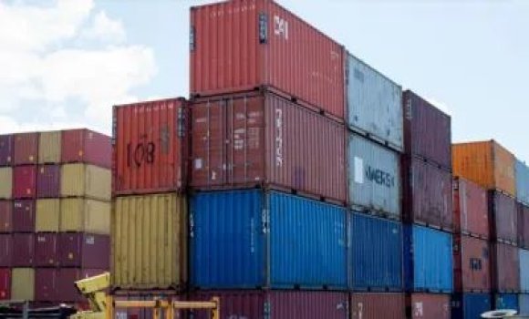 Découverte de 19 conteneurs contenant des marchandises non déclarées: dix personnes placées en détention provisoire