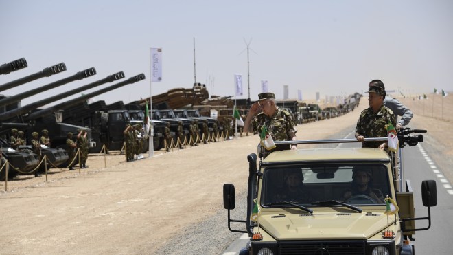 بالصور.. إشراف الفريق أول شنڨريحة على تنفيذ تمرين تكتيكي “صمود 2025”