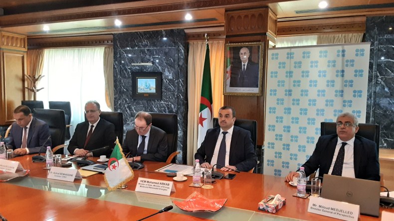 الجزائر ترفع انتاجها من النفط بـ 9000 برميل يوميا الشهر المقبل
