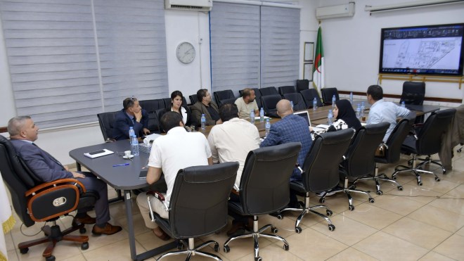 ميناء الجزائر: إنجاز 13 برج إنارة لتحسين ظروف العمل الليلي