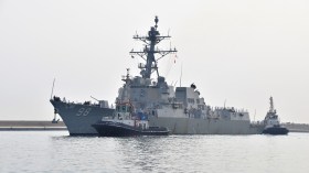 المدمّرة الأمريكية “فورست شيرمان” تتوقّف بميناء الجزائر (صور)