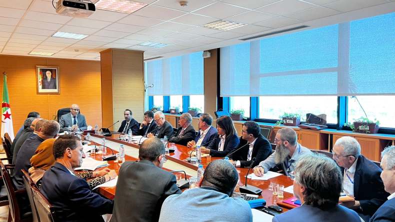 وزير التجارة الداخلية يجتمع مع عدد من كبار منتجي المشروبات في الجزائر