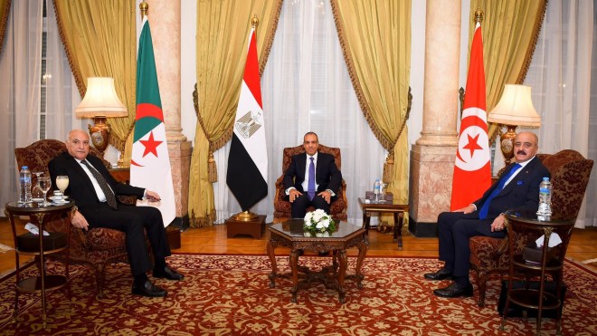 اجتماع القاهرة يدعو لحل ليبي بعيداً عن التدخلات الخارجية