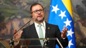 عطاف يتلقى مكالمة من نظيره الفنزويلي