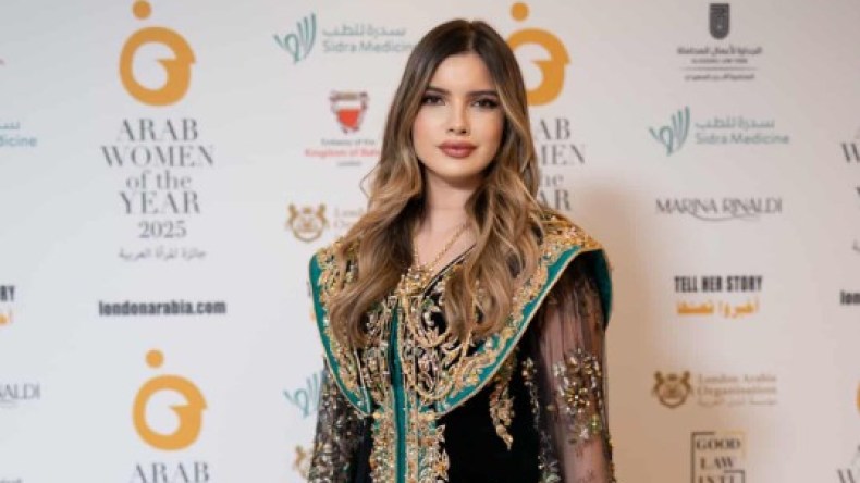 ريم عمّاري تخطف الأنظار بالقفطان الجزائري في “قمة المرأة العربية 2025” بلندن