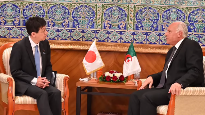 عطاف يستقبل نائب وزير الخارجية الياباني