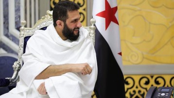 وسام على صدر أحمد الشرع