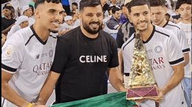 عطال يتوّج بكأس قطر ويحتفل بعلم فلسطين (فيديو)