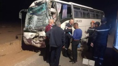 Bechar: 10 blessés dans une collision entre un bus de transport de voyageurs et un camion