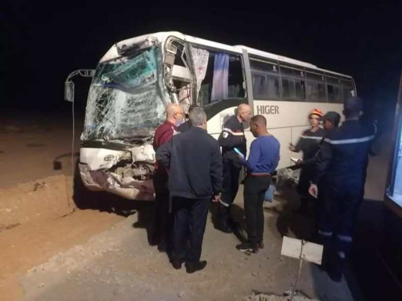 Bechar: 10 blessés dans une collision entre un bus de transport de voyageurs et un camion