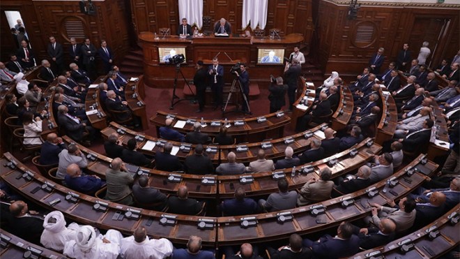 “السيناتورات” يشرعون في اختيار ممثليهم بهياكل مجلس الأمة