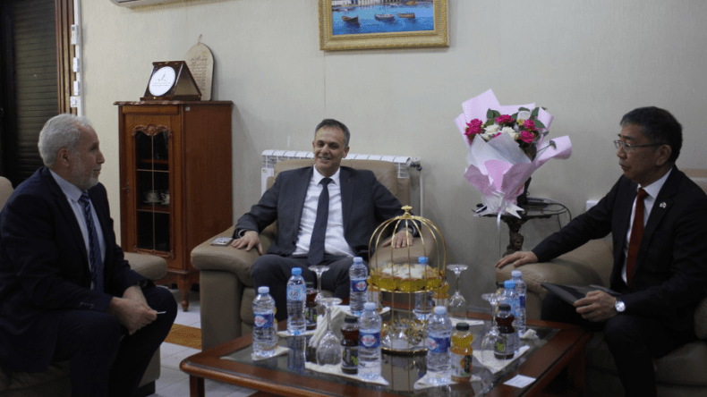 حماد يستقبل سفير اليابان بالجزائر