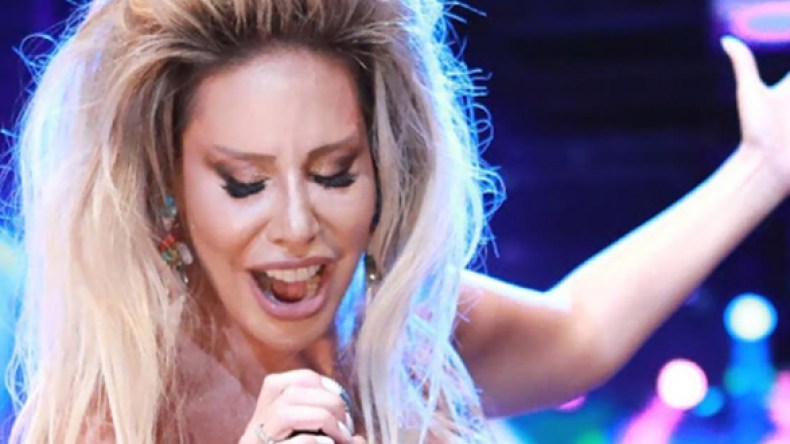 بالفيديو.. لهذا السبب استنجدت فنانة تركية من أصول “إسرائيلية” بأردوغان وزوجته