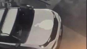 فيديو متداول لضابطتين أمريكيتين تتعاركان أمام منزل أوباما.. ما القصة؟