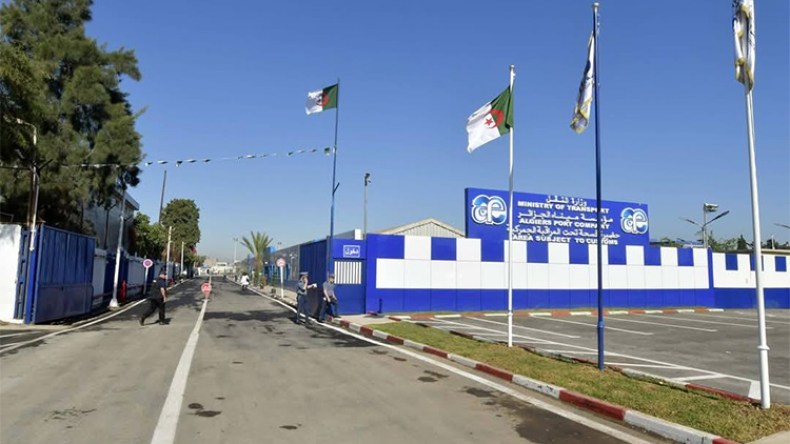 حضيرة فسحة تحت المراقبة الجمركية لاستيعاب 2400 حاوية