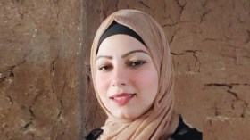 نحمل القلم بيد والكفن بأخرى