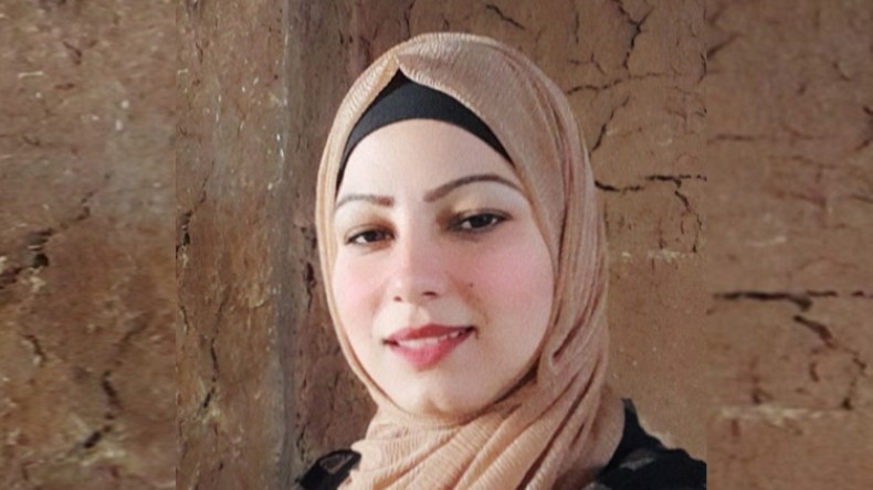 نحمل القلم بيد والكفن بأخرى