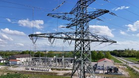 ادّعى تزويدهم بالكهرباء… الإسبان يدحضون أكاذيب المخزن!