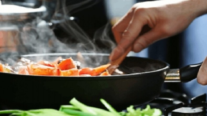 أخطاء مدمرة للصحة عند تسخين الطعام.. احذر أن ترتكبها؟