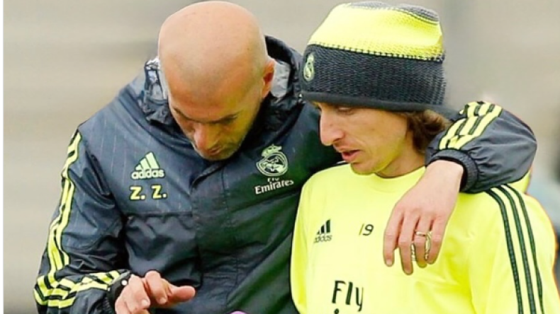 زيدان يودّع مودريتش ويشيد بنجم برشلونة