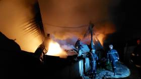 بالصور.. إخماد حريق محلات بازار “حفيظ الرحاية” بالبليدة  