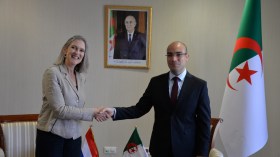 شايب يستعرض علاقات الصداقة والتعاون الجزائرية-الهولندية مع سفيرة هولندا