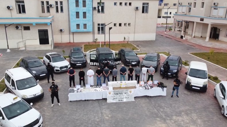 هذا ما ضبطته شرطة بجاية بعد أن أطاحت بشبكة إجرامية دولية (فيديو)