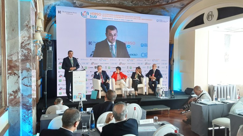 عرقاب يبرز بإيطاليا أهم محاور الاستراتيجية الوطنية للطاقة