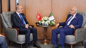 عطاف يلتقي مع عدد من نظرائه العرب عشية مشاركته في القمة العربية