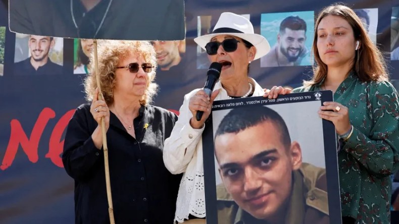 هذه تفاصيل الإفراج عن الأسير “عيدان ألكسندر” ونتنياهو يُلوّح بالتصعيد