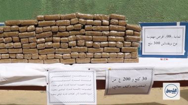 الدرك الوطني بسعيدة يحجز أكثر من 30 كلغ من الكيف المعالج داخل سيارة أجرة ويوّقف شخصان من بينهما إمرأة