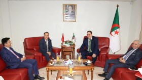 الشراكة الجزائرية-الصينية في مجال الإعلام: مزيان يلتقي السفير الصيني