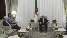 الرئيس تبون يستقبل سفير المملكة المتحدة لبريطانيا العظمى وإيرلندا الشمالية (فيديو)