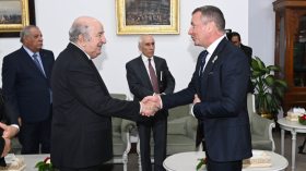 رئيس الجمهورية السيد عبد المجيد تبون يستقبل وفداً عن الشركة الأمريكية إكسون موبيل