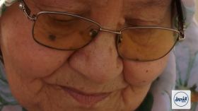 حلم الالتحاق بالجامعة لا يزال يراودها .. الحاجة زهور ترفع التحدي في عمر الـ81 سنة