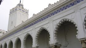 رخصة استثنائية لتوظيف القائمين بالإمامة في المساجد في مناصب دائمة