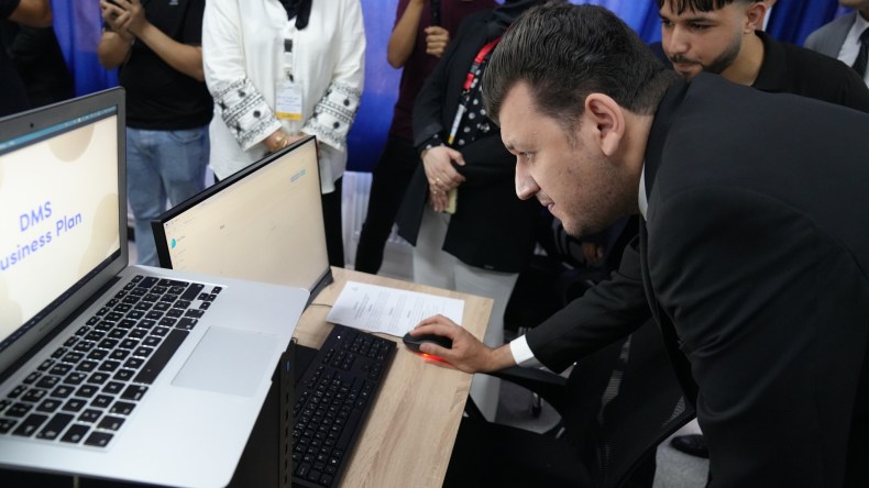 تخصصات الذكاء الاصطناعي وتطوير تطبيقات الموبايل في مراكز التكوين المهني بالجزائر