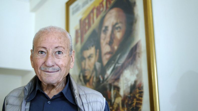 محمد لخضر حمينة.. المخرج الذي رفع سقف السينما الجزائرية عاليا