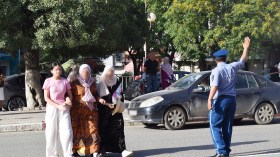 منع التوقف العشوائي للمركبات أمام مراكز البكالوريا