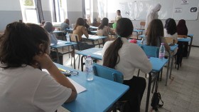 أولياء في عطلة لمرافقة أبنائهم وشحنهم معنويا في امتحان “البيام”