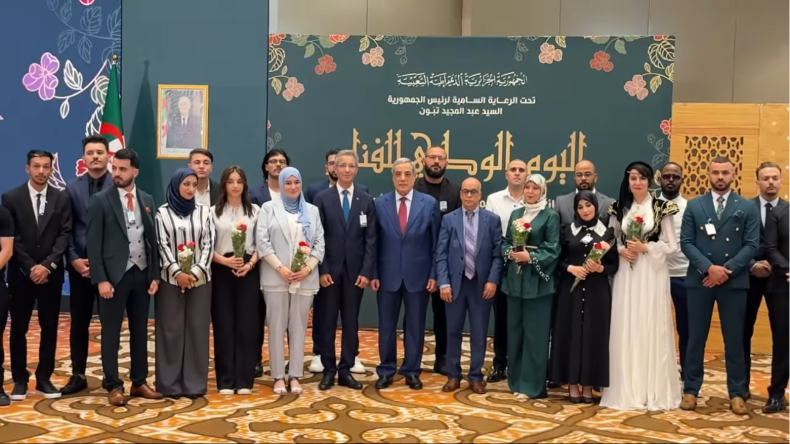 العرباوي يشرف على تسليم “جائزة علي معاشي” للمبدعين الشباب