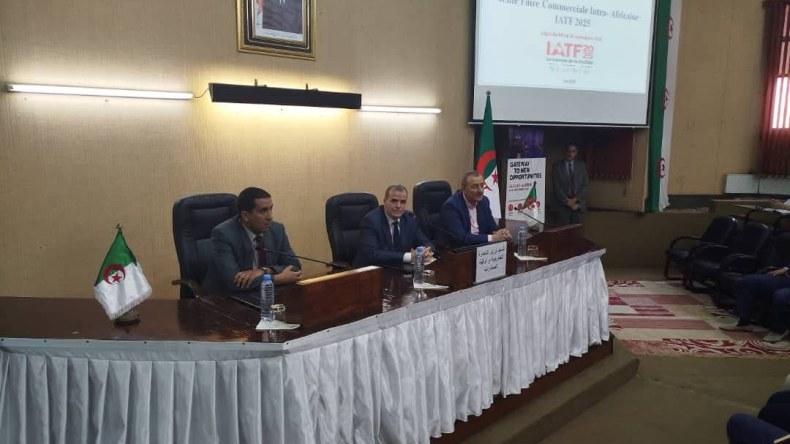 رزيق يدعو إلى تضافر الجهود لإنجاح معرض التجارة البينية الإفريقية