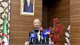 بن قرينة يدعو إلى مواجهة المؤامرات التي تستهدف البلاد