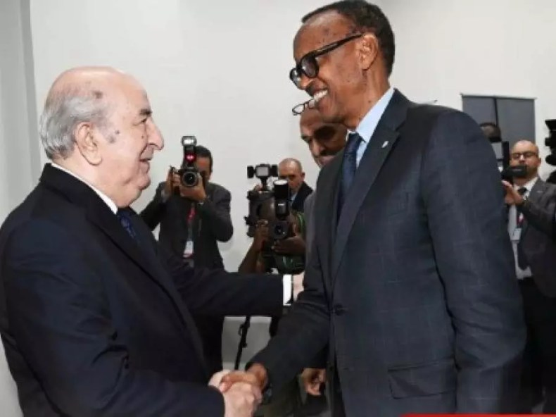 Le président de la République accueille son homologue rwandais à l’aéroport international Houari-Boumediene
