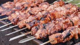 هذه هي فوائد تتبيل اللحم قبل الشواء