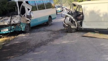 Neuf blessés dans une collision entre un fourgon et un bus à Jijel